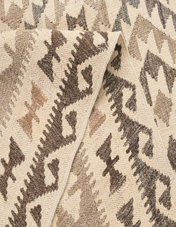 Detail image of  4' 11 x 6' 8  Hand Woven Kilim Maymana Wool Rug