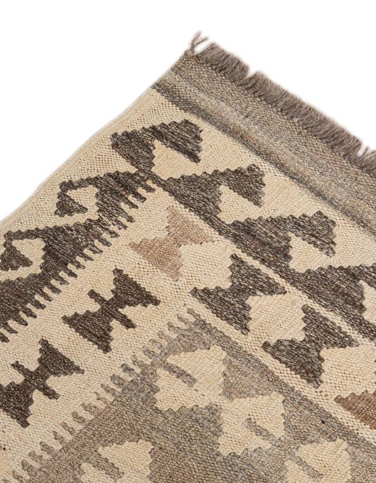 Detail image of  4' 11 x 6' 8  Hand Woven Kilim Maymana Wool Rug