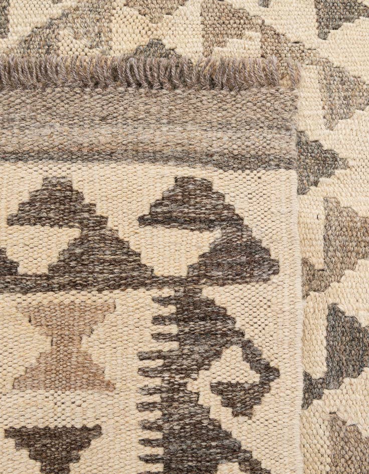 Detail image of  4' 11 x 6' 8  Hand Woven Kilim Maymana Wool Rug