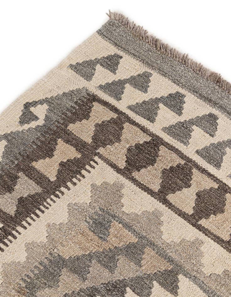 Detail image of  5' 1 x 6' 9  Hand Woven Kilim Maymana Wool Rug