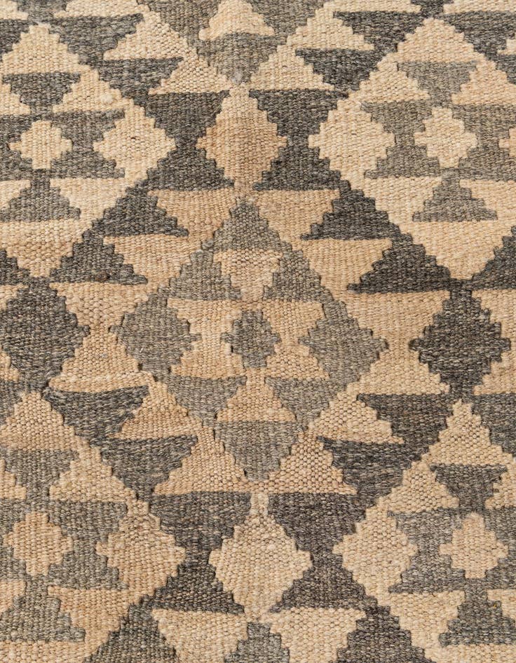 Detail image of  4' 11 x 6' 11  Hand Woven Kilim Maymana Wool Rug