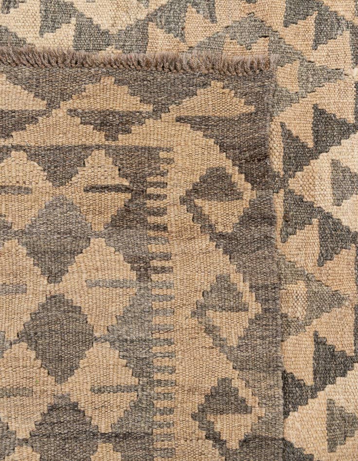 Detail image of  4' 11 x 6' 11  Hand Woven Kilim Maymana Wool Rug