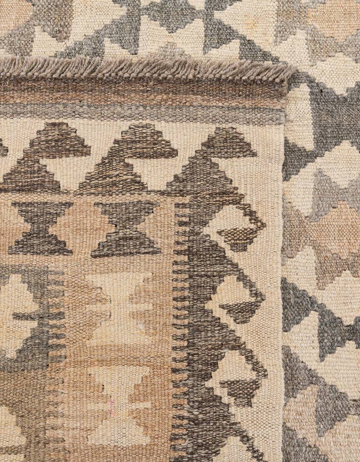 Detail image of  4' 11 x 6' 9  Hand Woven Kilim Maymana Wool Rug