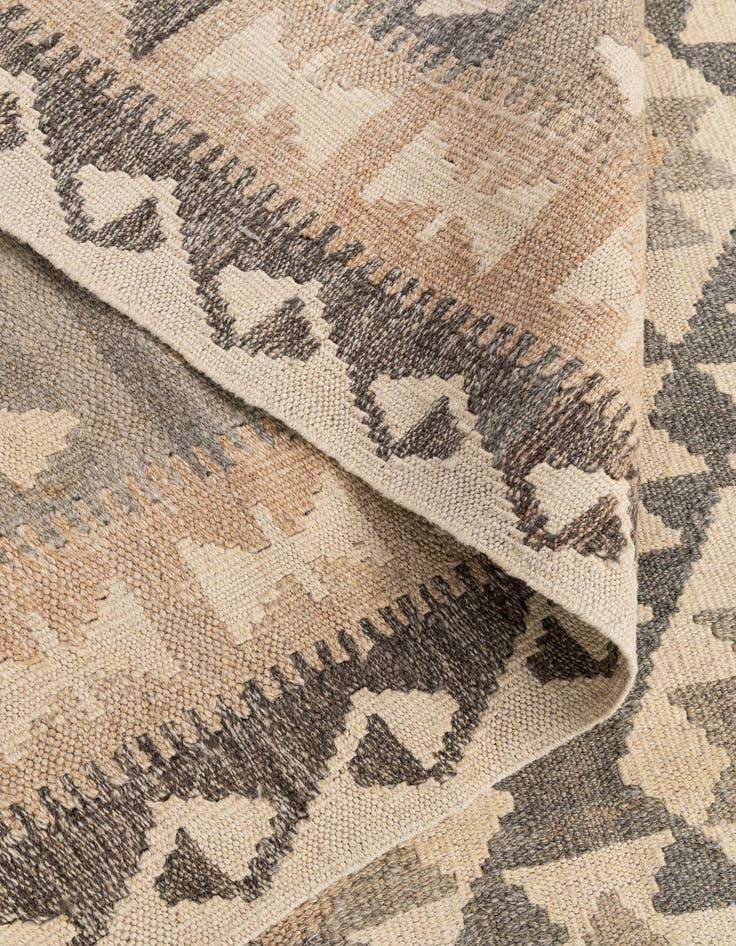Detail image of  4' 11 x 6' 9  Hand Woven Kilim Maymana Wool Rug