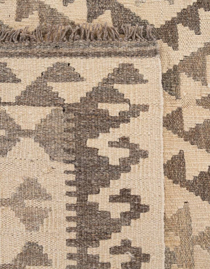 Detail image of  5' 1 x 6' 8  Hand Woven Kilim Maymana Wool Rug