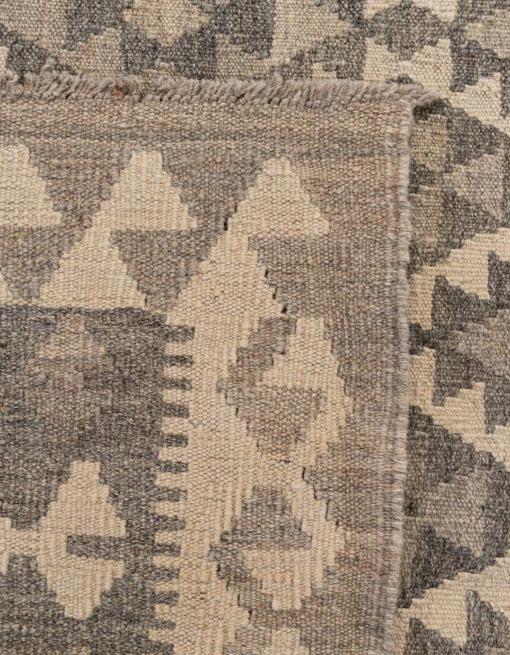 Detail image of  6' 8 x 9' 10  Hand Woven Kilim Maymana Wool Rug