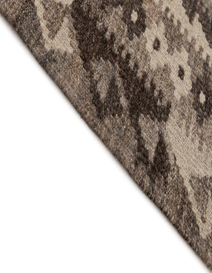 Detail image of  6' 11 x 9' 11  Hand Woven Kilim Maymana Wool Rug