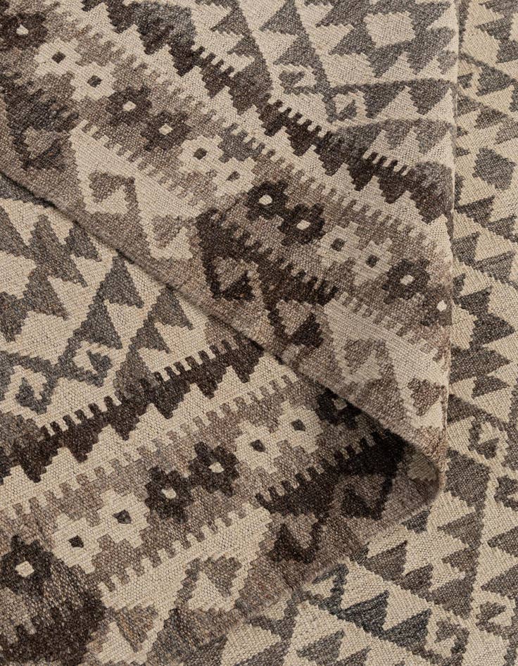 Detail image of  6' 11 x 9' 11  Hand Woven Kilim Maymana Wool Rug