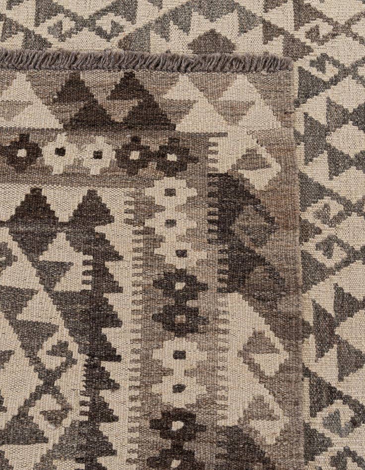 Detail image of  6' 11 x 9' 11  Hand Woven Kilim Maymana Wool Rug
