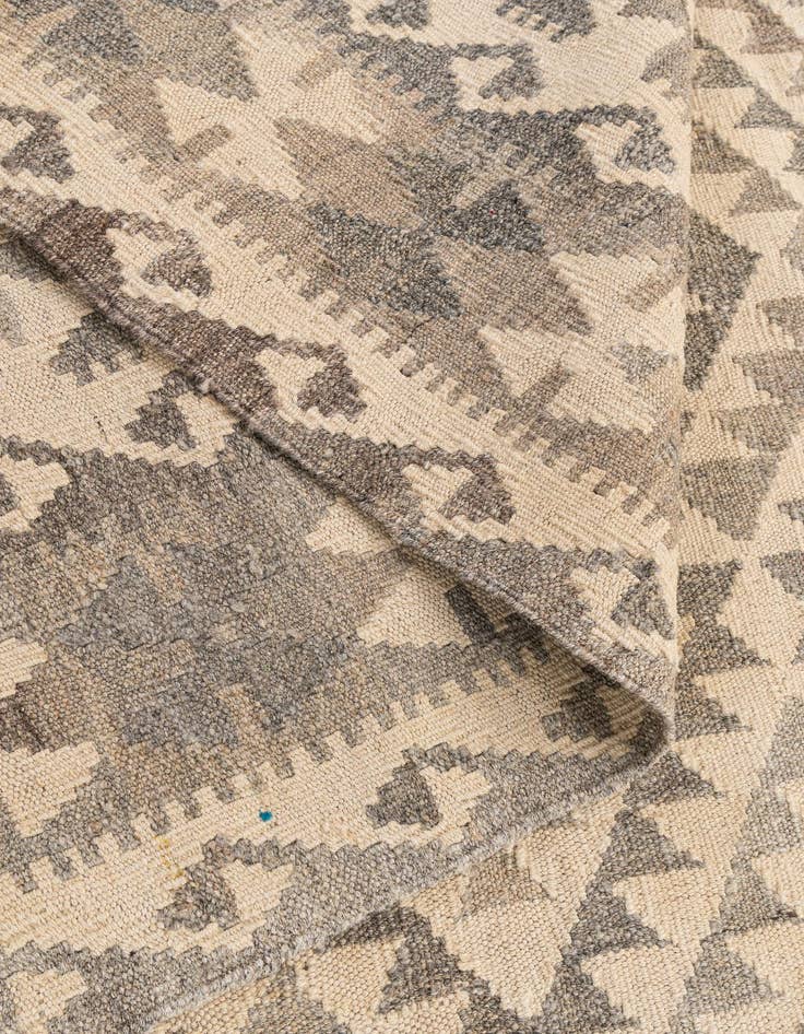 Detail image of  6' 10 x 9' 10  Hand Woven Kilim Maymana Wool Rug