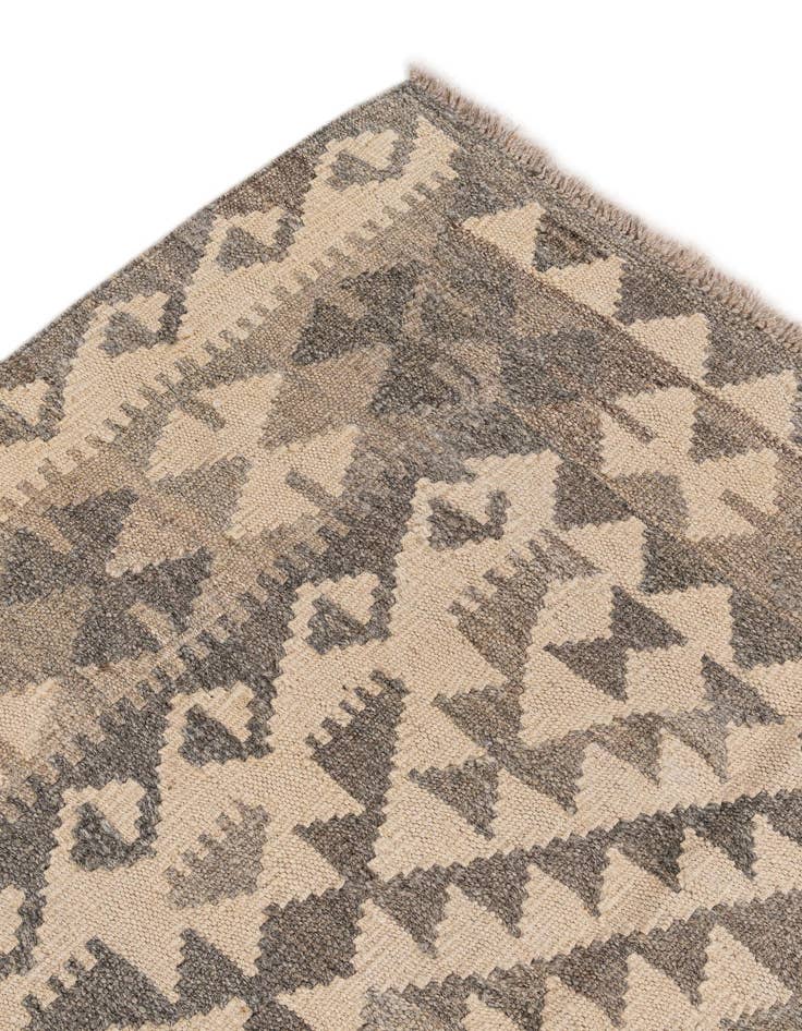 Detail image of  6' 10 x 9' 10  Hand Woven Kilim Maymana Wool Rug