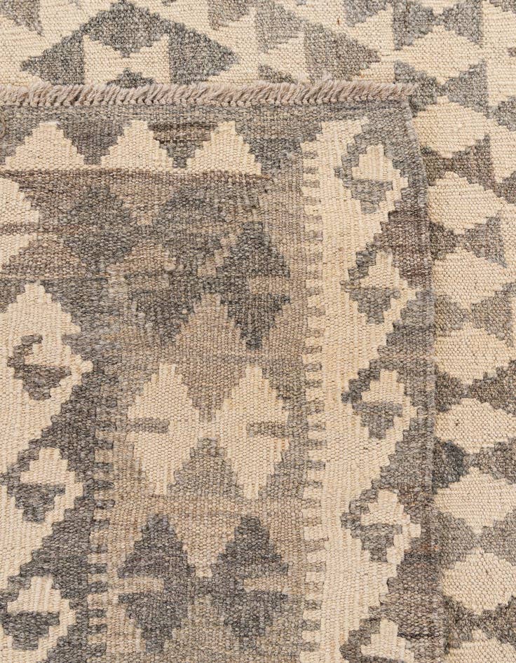 Detail image of  6' 10 x 9' 10  Hand Woven Kilim Maymana Wool Rug