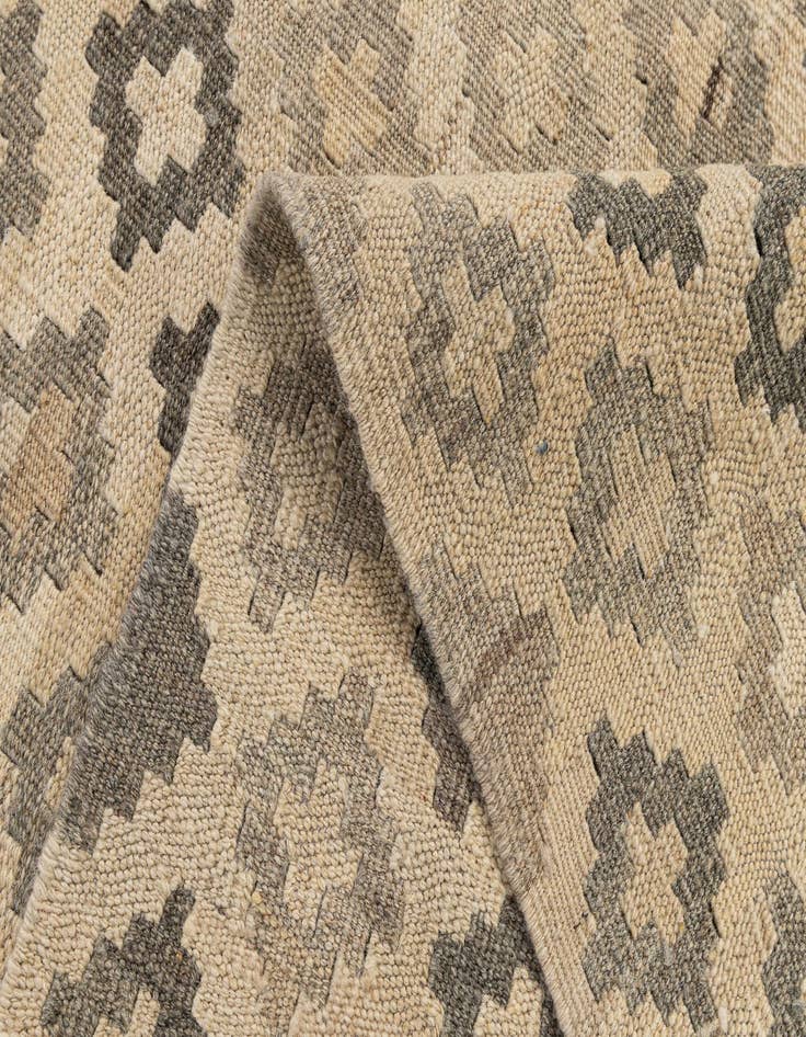 Detail image of  6' 10 x 9' 10  Hand Woven Kilim Maymana Wool Rug