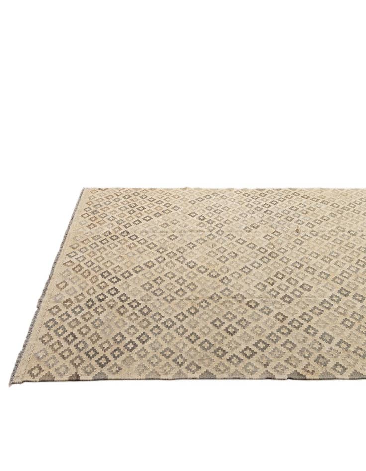 Detail image of  6' 10 x 9' 10  Hand Woven Kilim Maymana Wool Rug