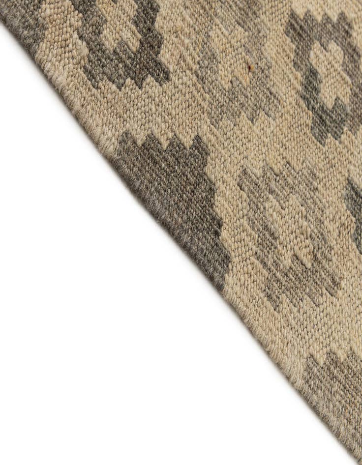 Detail image of  6' 10 x 9' 10  Hand Woven Kilim Maymana Wool Rug