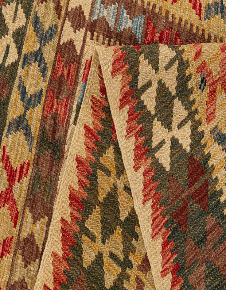 Detail image of  4' 6 x 6' 5  Hand Woven Kilim Maymana Wool Rug