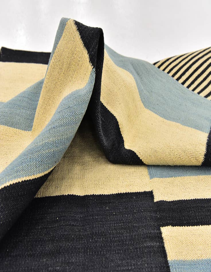 Detail image of  4' 5 x 5' 9  Hand Woven Kilim Modern Wool Rug