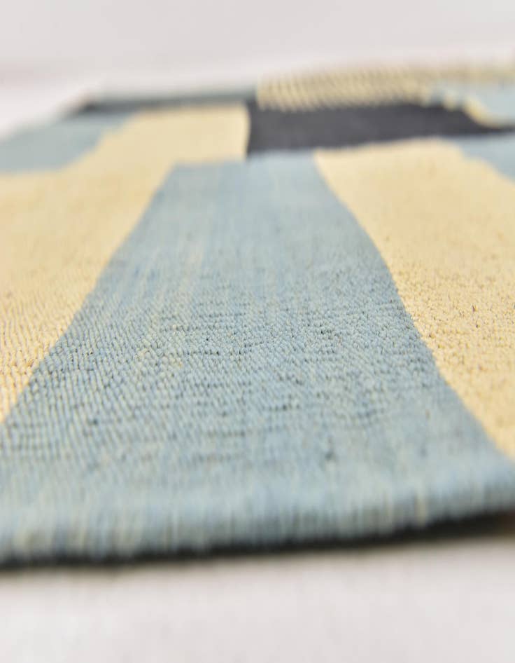 Detail image of  4' 5 x 5' 9  Hand Woven Kilim Modern Wool Rug