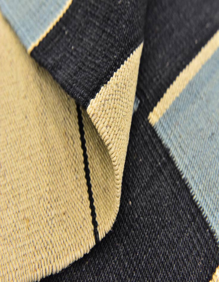 Detail image of  4' 5 x 5' 9  Hand Woven Kilim Modern Wool Rug