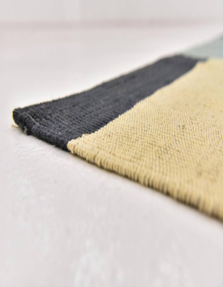 Detail image of  4' 5 x 5' 10  Hand Woven Kilim Modern Wool Rug