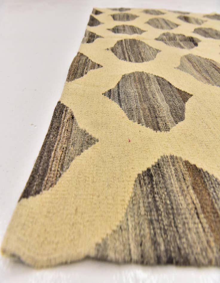 Detail image of  5' x 6' 6  Hand Woven Kilim Modern Wool Rug