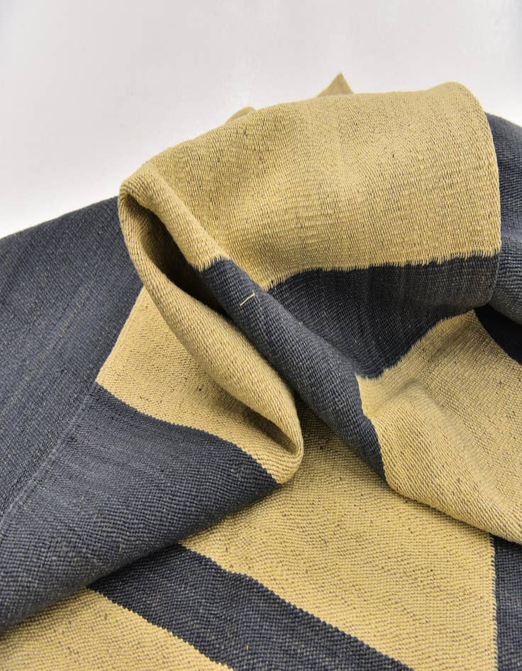 Detail image of  4' 3 x 5' 9  Hand Woven Kilim Modern Wool Rug