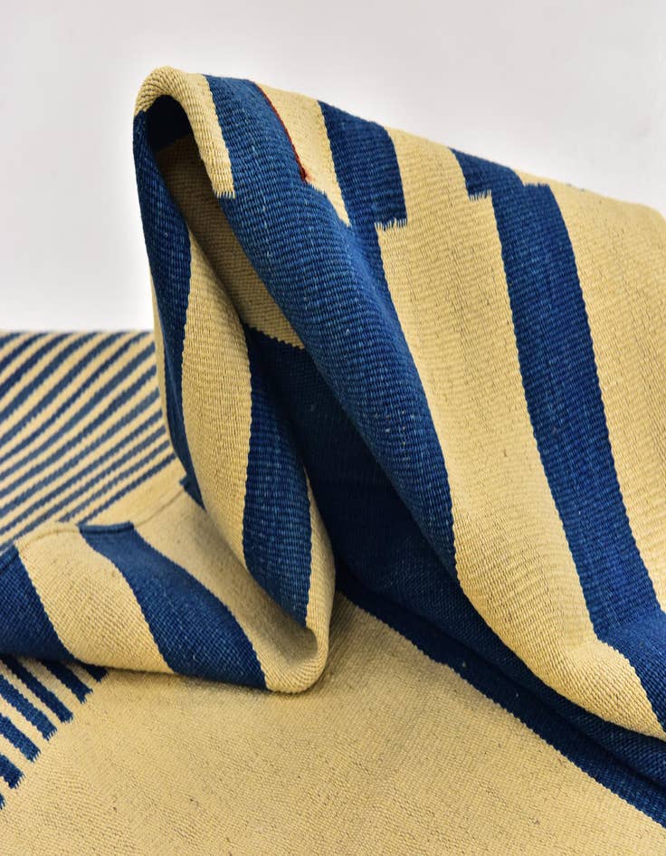 Detail image of  4' 10 x 6' 3  Hand Woven Kilim Modern Wool Rug