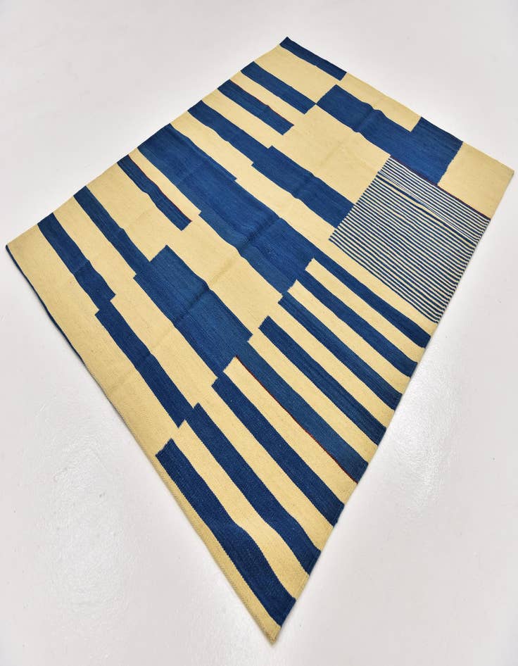 Detail image of  4' 10 x 6' 3  Hand Woven Kilim Modern Wool Rug