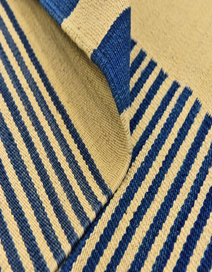 Detail image of  4' 10 x 6' 3  Hand Woven Kilim Modern Wool Rug