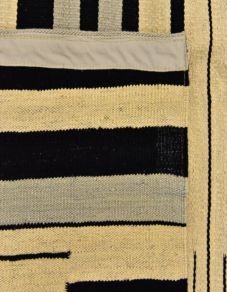 Detail image of  4' 4 x 5' 10  Hand Woven Kilim Modern Wool Rug