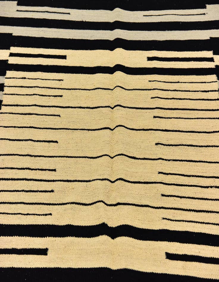 Detail image of  4' 4 x 5' 10  Hand Woven Kilim Modern Wool Rug