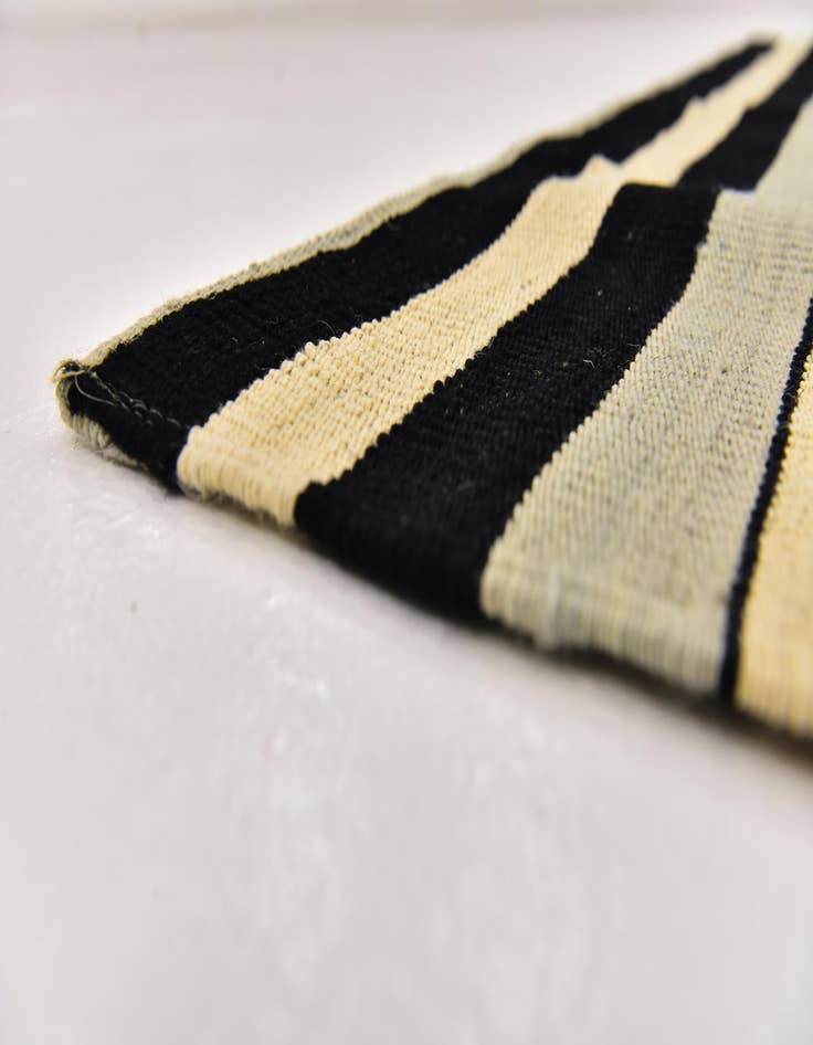 Detail image of  4' 4 x 5' 10  Hand Woven Kilim Modern Wool Rug