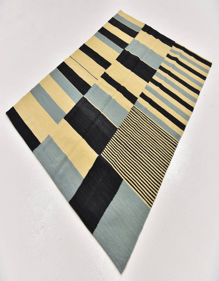 Detail image of  4' 4 x 5' 10  Hand Woven Kilim Modern Wool Rug