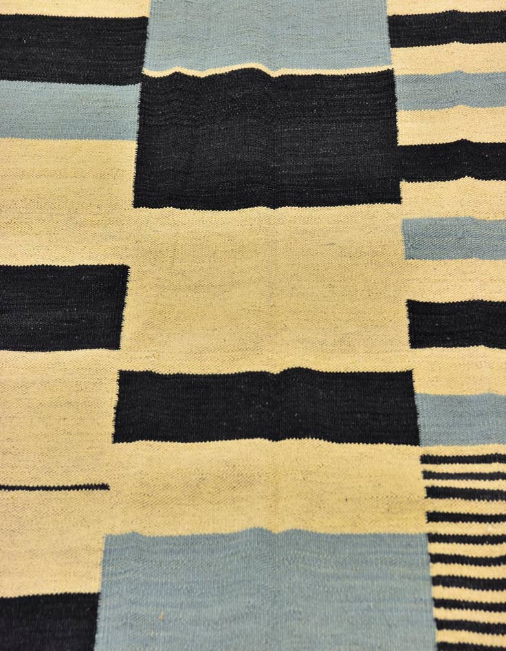Detail image of  4' 4 x 5' 10  Hand Woven Kilim Modern Wool Rug