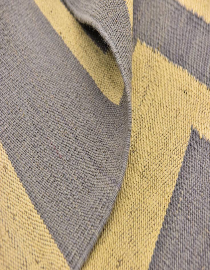 Detail image of  5' x 6' 6  Hand Woven Kilim Modern Wool Rug