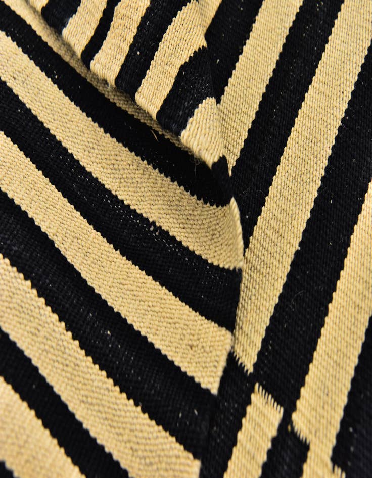 Detail image of  4' 4 x 5' 9  Hand Woven Kilim Modern Wool Rug