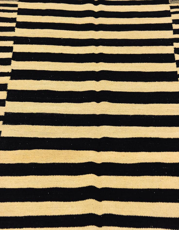 Detail image of  4' 4 x 5' 9  Hand Woven Kilim Modern Wool Rug