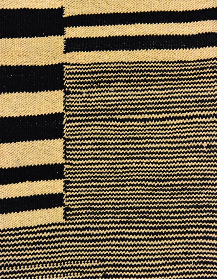 Detail image of  4' 4 x 5' 9  Hand Woven Kilim Modern Wool Rug