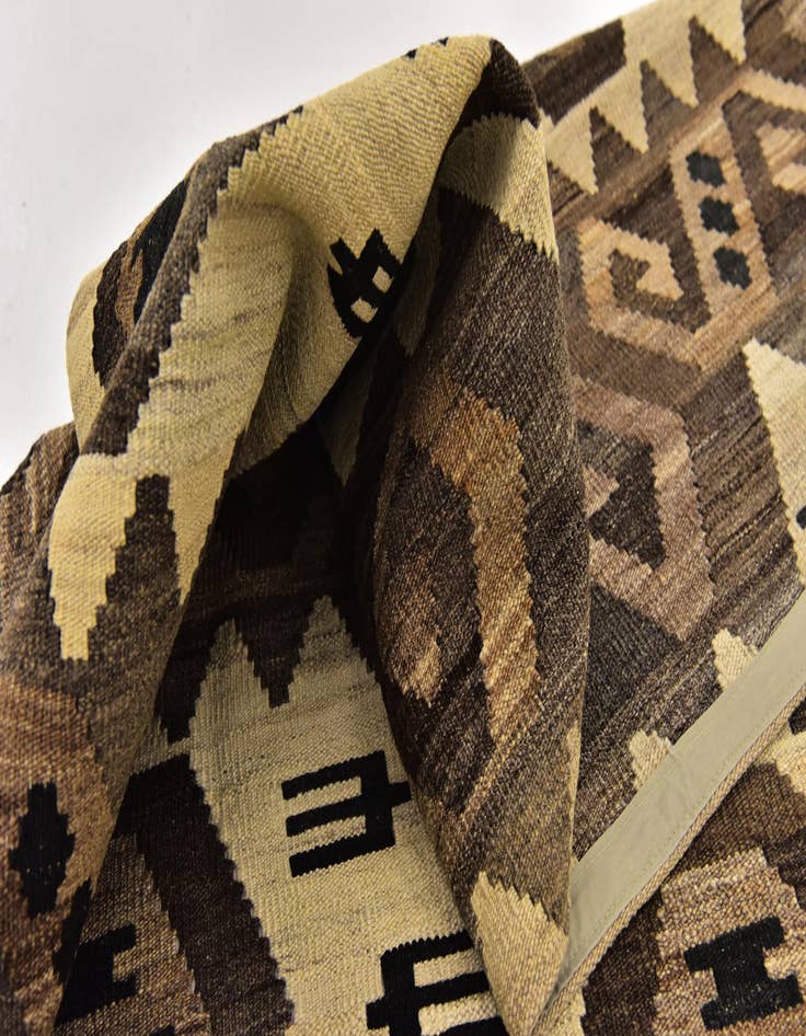 Detail image of  5' 3 x 6' 9  Hand Woven Kilim Modern Wool Rug