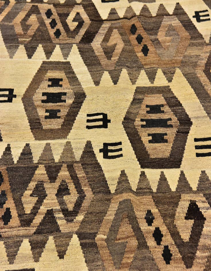Detail image of  5' 3 x 6' 9  Hand Woven Kilim Modern Wool Rug