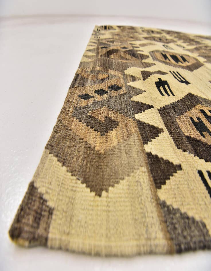 Detail image of  5' 3 x 6' 9  Hand Woven Kilim Modern Wool Rug