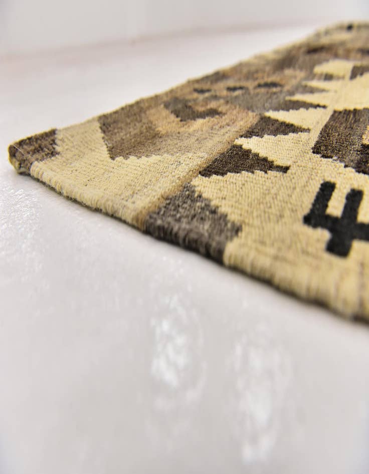 Detail image of  5' 3 x 6' 9  Hand Woven Kilim Modern Wool Rug