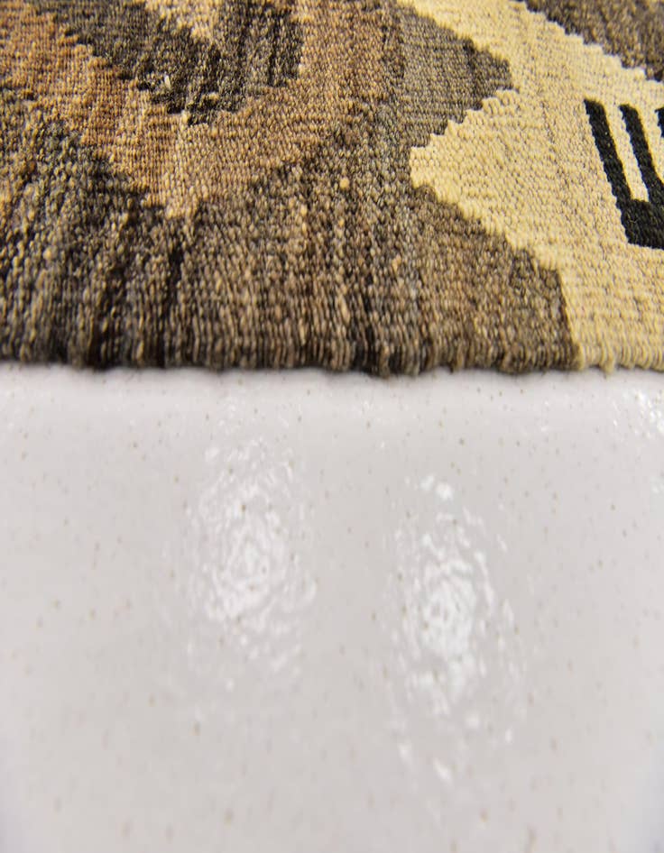 Detail image of  5' 3 x 6' 9  Hand Woven Kilim Modern Wool Rug