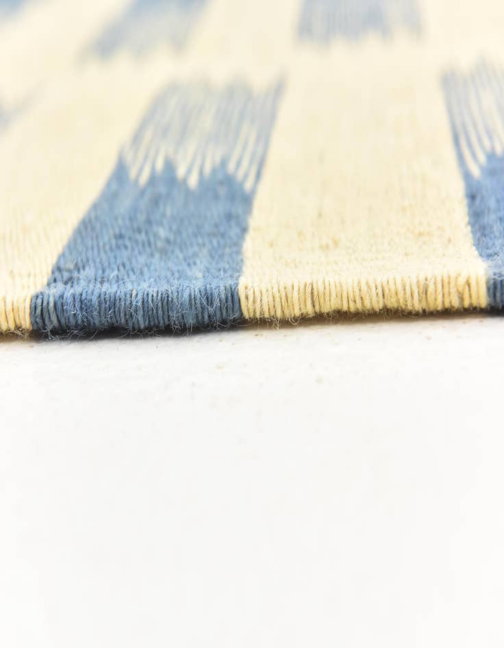 Detail image of  6' x 7' 9  Hand Woven Kilim Modern Wool Rug