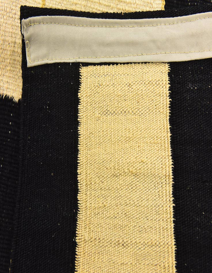 Detail image of  6' x 8'  Hand Woven Kilim Modern Wool Rug