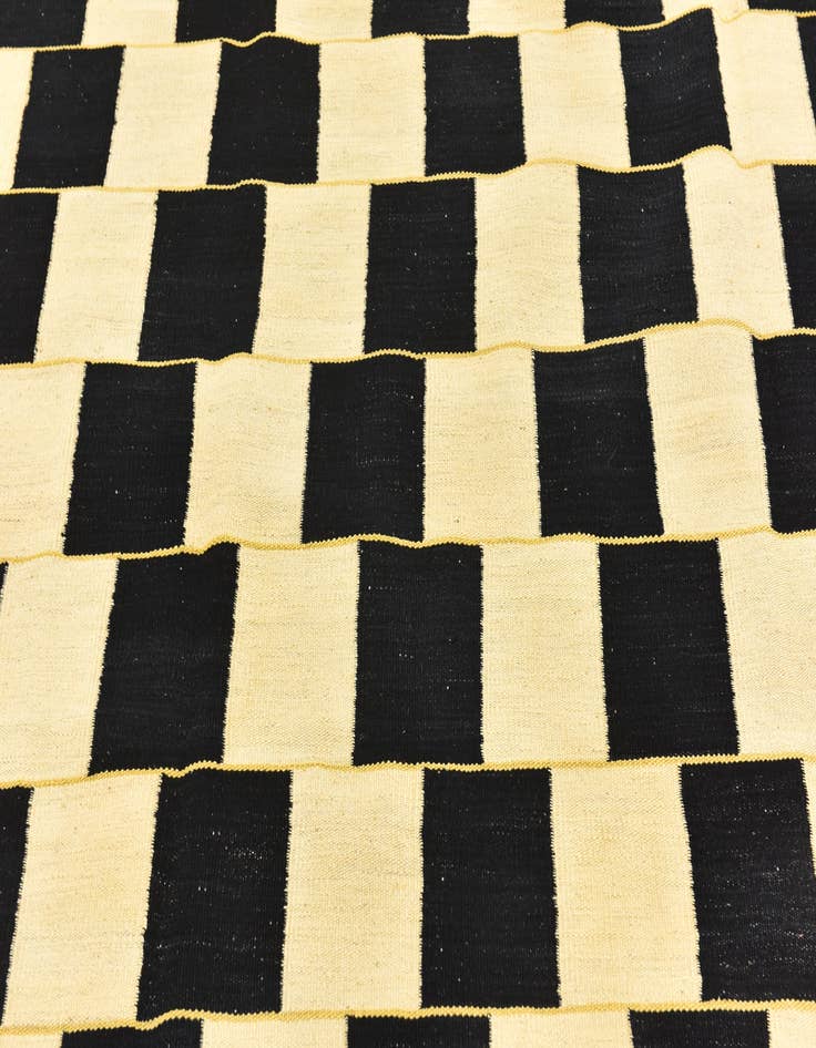 Detail image of  6' x 8'  Hand Woven Kilim Modern Wool Rug