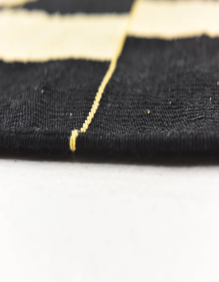 Detail image of  6' x 8'  Hand Woven Kilim Modern Wool Rug