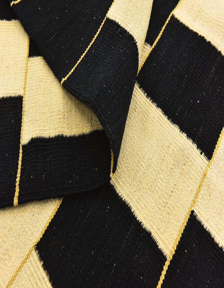 Detail image of  6' x 8'  Hand Woven Kilim Modern Wool Rug