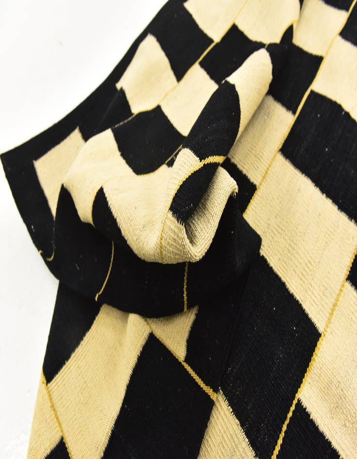 Detail image of  6' x 8'  Hand Woven Kilim Modern Wool Rug