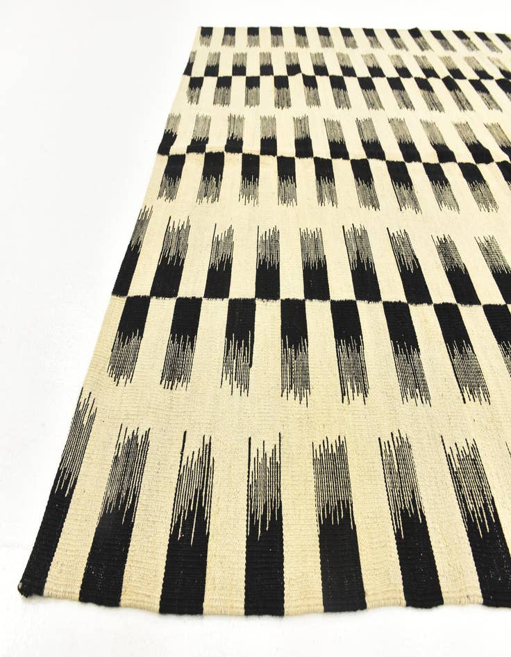 Detail image of  6' x 7' 9  Hand Woven Kilim Modern Wool Rug